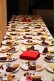 Schokoladenbuffet mit vielen Papptellern